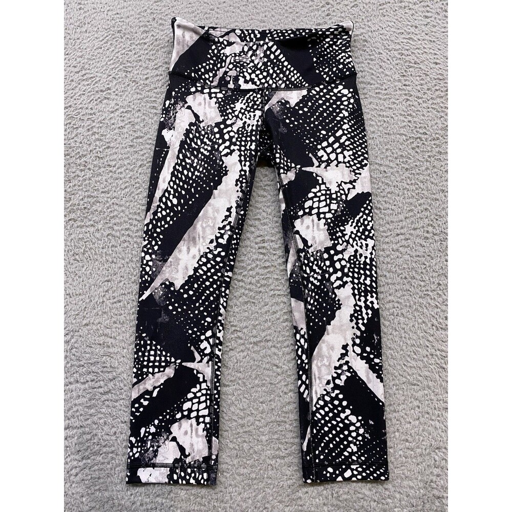 Lululemon Leggings Women’s Size 4 Black White Marble Cropped Yoga Sweatpants